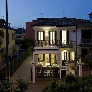 https://chiara-lodge.hotelinveneto.com