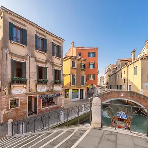 https://bb-casanova-ai-tolentini.hotelinveneto.com